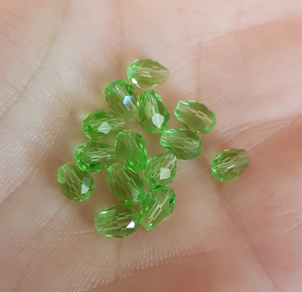 Margele de sticla, lacrima fatetata, verde deschis - 6x4 mm-1 bucata [2]
