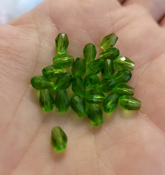 Margele de sticla, lacrima fatetata, verde - 6x4 mm-1 bucata [1]