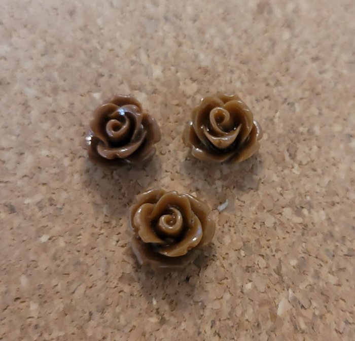 Trandafir caboson din rasina, 10 mm, maro, 1 buc [1]