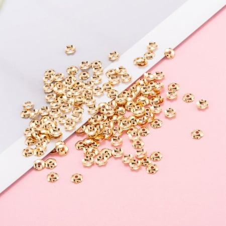 Capac margele din alama placata cu aur de 18K, floare cu 6 petale, 4 mm- 1 bucata [1]