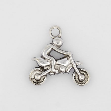 Charm, Pandant, Conector - Charm mocociclist pe motocicleta argintiu antichizat