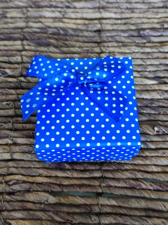 Cutie cadou pentru bijuterii, pentru inel, culoare albastru cu buline mici albe, 5X5X3 cm, 1 bucata [1]