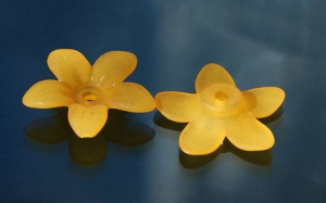 Margele acrilice - Floare acrilica- galben portocaliu transparent - 17 mm - 1 bucata