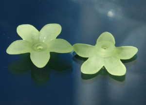 Margele acrilice - Floare acrilica- verde transparent - 17 mm - 1 bucata