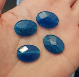Pietre semipretioase - Jad oval fatetat, vopsit, 18X13 mm - 1 buc