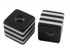 Margele acrilice - Margele acrilice, cub alb negru cu dungi albe, 10 mm, 1 bucata