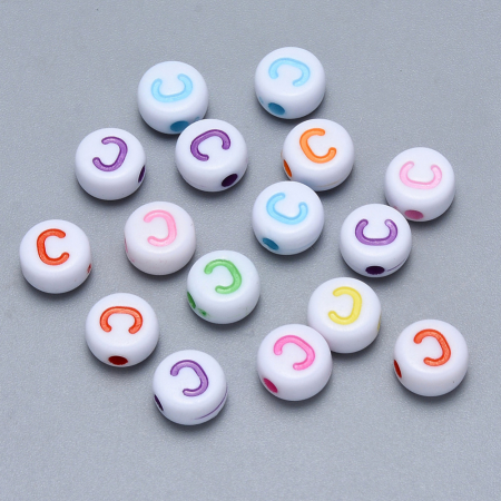 Margele acrilice - Margele cu alfabet, margele acrilice albe, cu litera C colorata, rotund plan 6X3.5 mm, 100 bucati