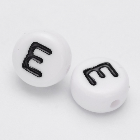 Margele cu alfabet, margele acrilice albe, cu litera E, rotund plan 7X4 mm, 100 bucati [1]