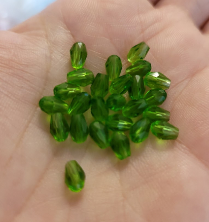 Lacrima - Margele de sticla, lacrima fatetata, verde - 6x4 mm-1 bucata