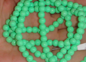 Margele sticla si cristal - Margele de sticla verde deschis neon- rotunde - 10 bucati - 6 mm