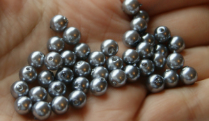 Perle de sticla - Perle de sticla, gri deschis rotunde 6 mm- 10 bucati