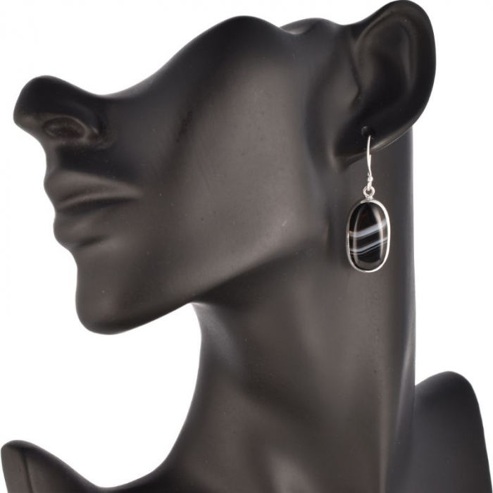 cercei-argint-ovali-cu-agat-negru-cu-benzi [4]