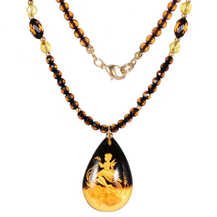 Colier cu chihlimbar cameo cu zâna [2]