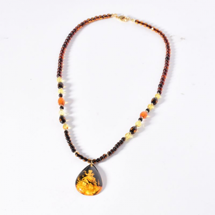 Colier cu chihlimbar cameo cu zâna [5]