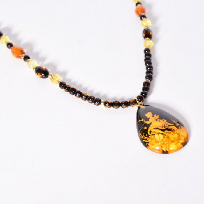 Colier cu chihlimbar cameo cu zâna [6]