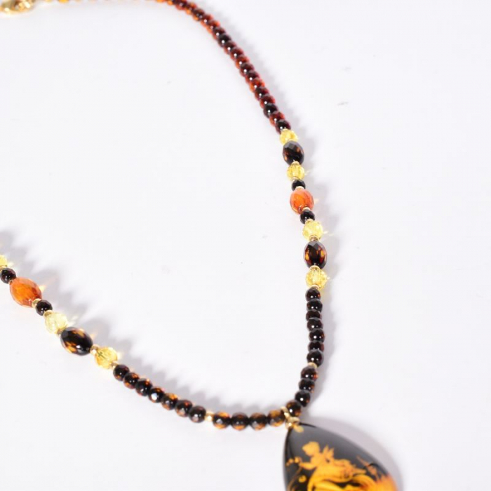 Colier cu chihlimbar cameo cu zâna [7]