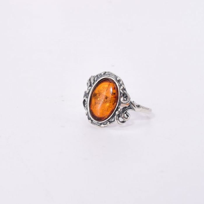 Inel de argint cu chihlimbar oval [2]