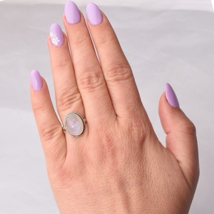 inel-de-argint-cu-piatra-lunii-cabochon [2]