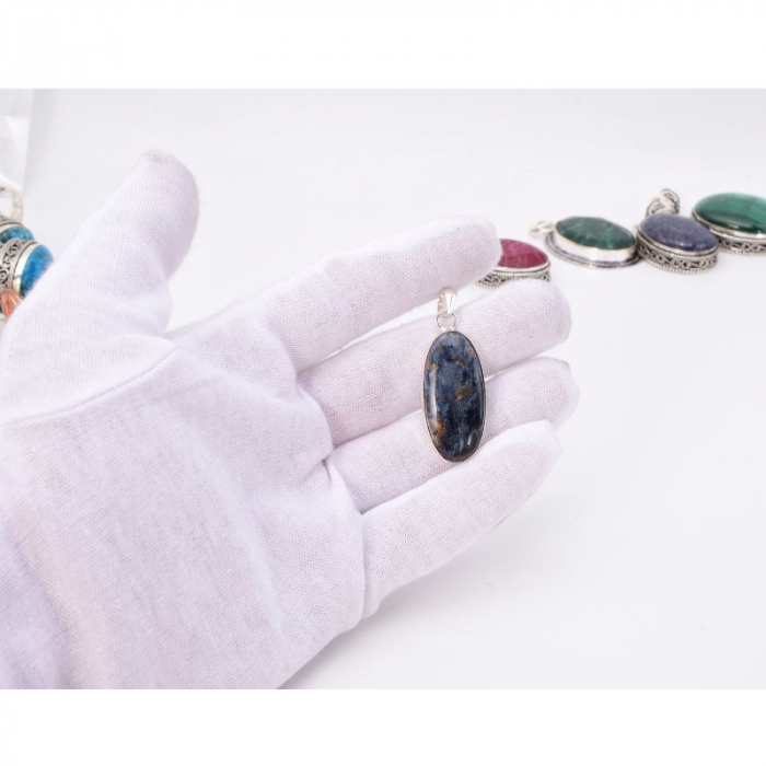 Pandantiv cu pietersit fara reflexii din argint oval [5]