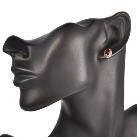 cercei-argint-cu-granat-oval-pe-ureche [3]