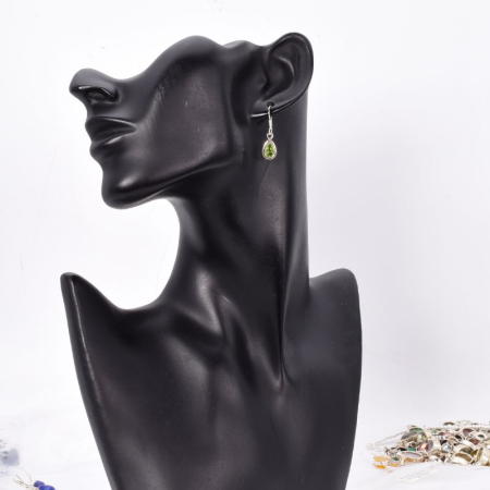 Cercei de argint lungi cu peridot para, fatetat [1]