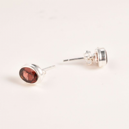 cercei-din-argint-cu-piatra-granat-cu-surub [1]