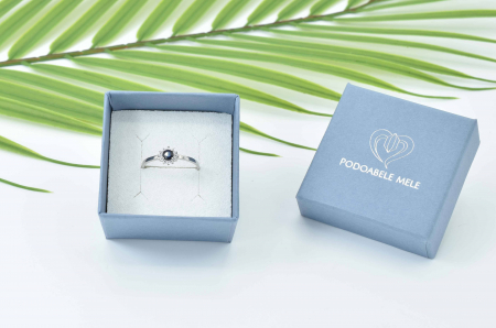 Inel-argint-rodiat-cu-safir-albastru-si-zirconia [1]