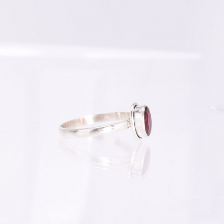 Inel de argint granat natural fatetat oval [1]
