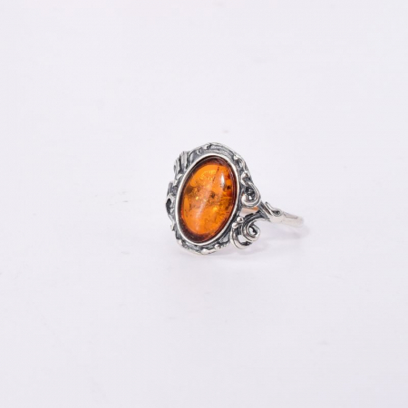 Inel de argint cu chihlimbar oval [1]