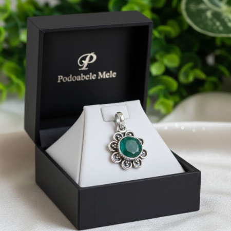 Pandantiv cu smarald din argint, model floral [1]