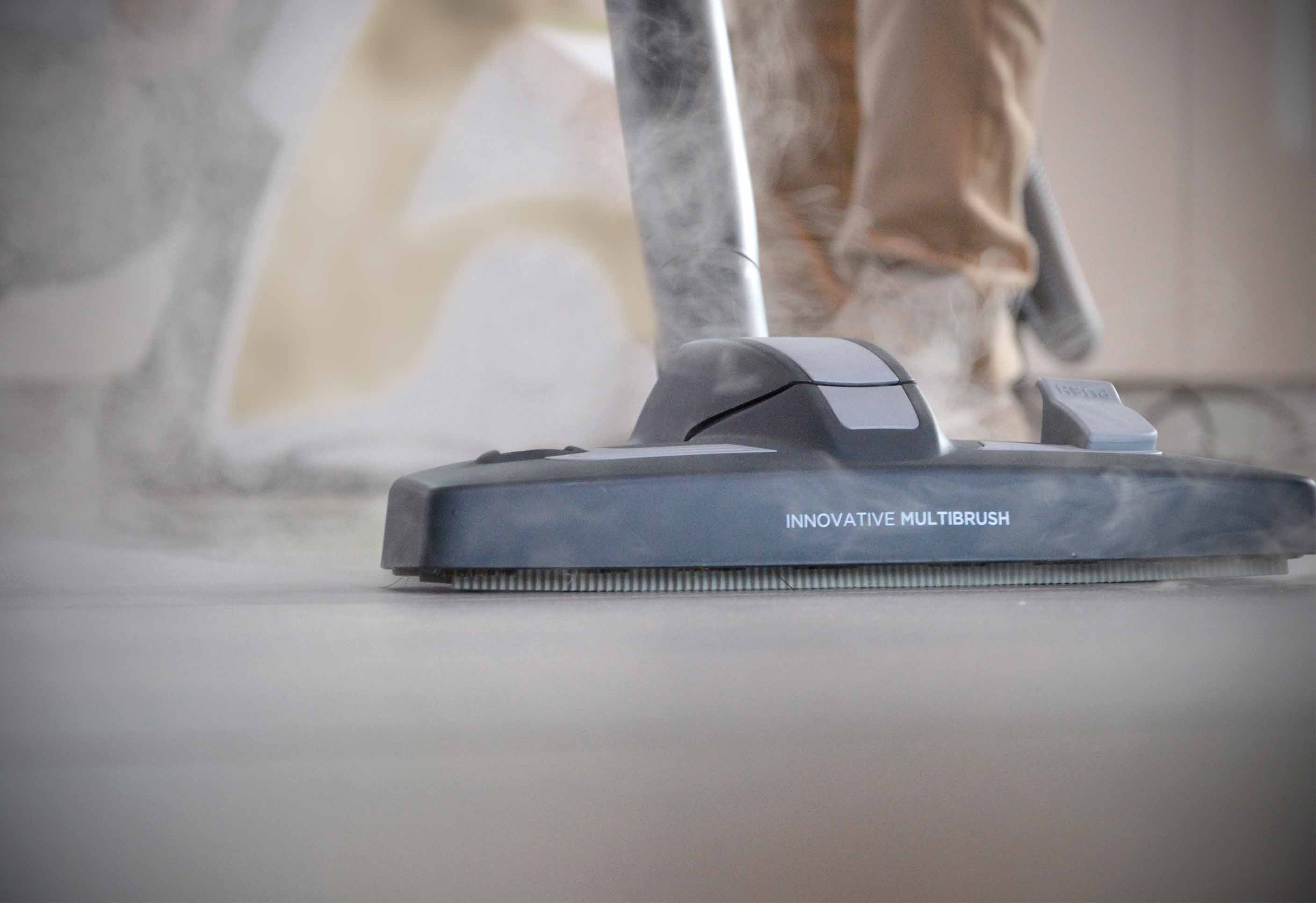 Curătă, aspiră, ususcă întrega casă