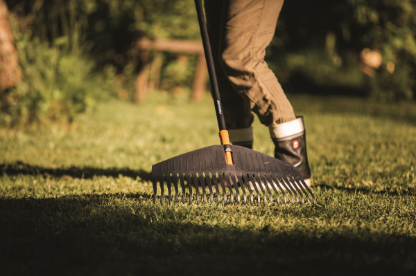 Grebla pentru frunze Fiskars (L) Solid [4]