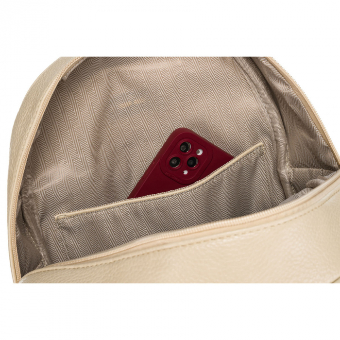 Rucsac urban de damă, de dimensiuni mici, de culoare bej, decorat cu matlasare, nituri aurii și un breloc la modă, confecționat din piele ecologică Peterson PTR-PTN SPY-1-F19 D.BEIG [8]
