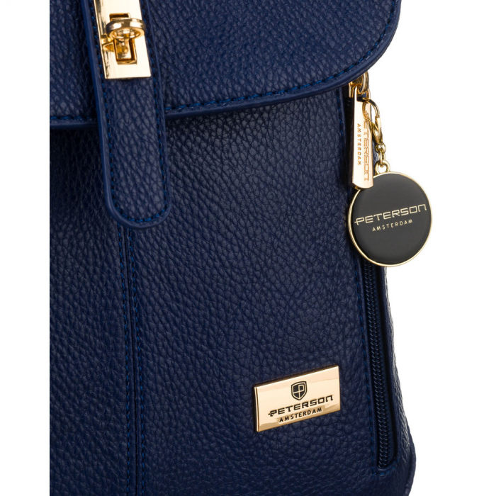 Rucsac elegant de damă bleumarin cu clapă decorată cu accesorii aurii, piele ecologică Peterson PTR-PTN SPY-2-F19 NAVY [4]