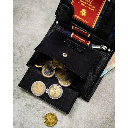 Set cadou: portofel vertical bărbătesc de culoare neagră, fără încuietoare, și curea din piele naturală cu cataramă automată argintie - Peterson [6]
