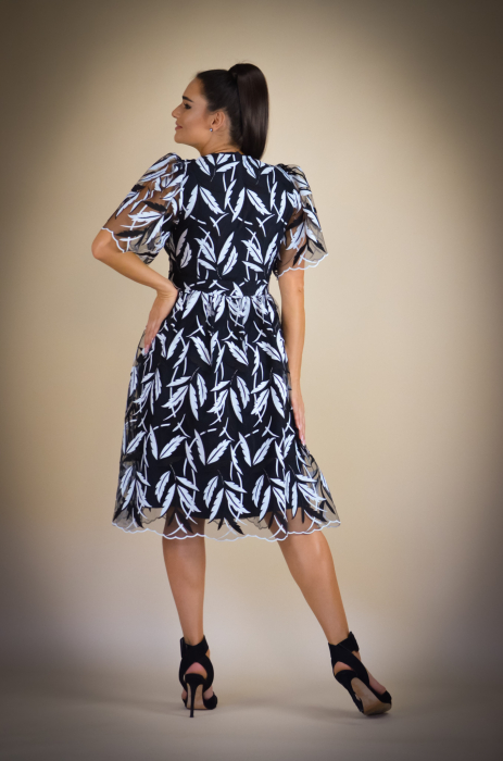 Rochie scurta din tulle cu frunze brodate [2]