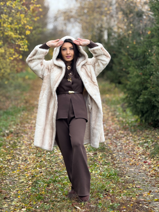 Blanita dama bej lunga cu gluga [3]