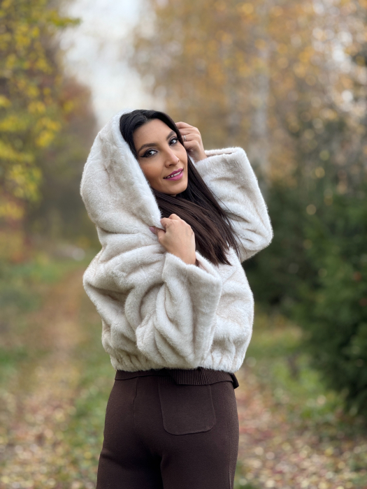 Blanita dama bej scurta cu gluga si buzunare [7]