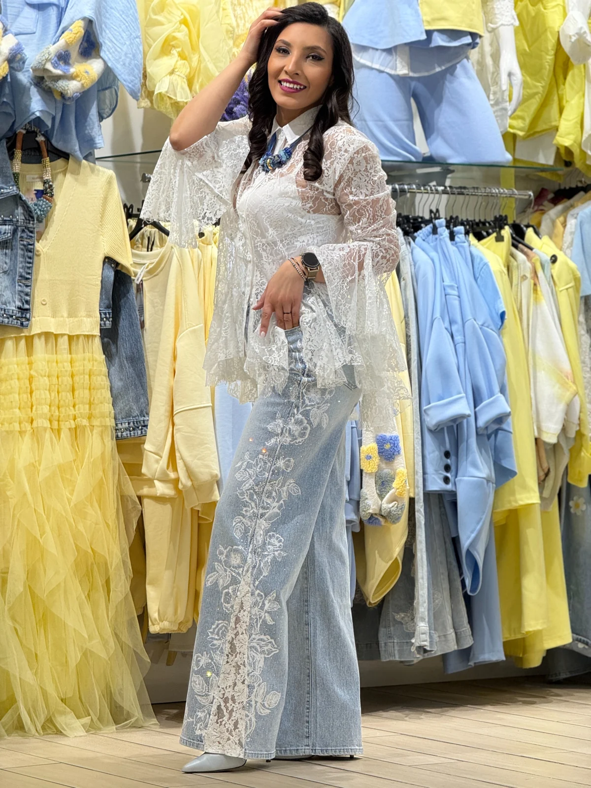 Blugi dama albastri cu dantela si strasuri [5]