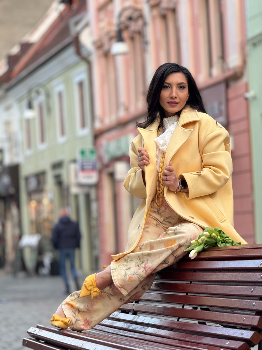 Blugi dama bej cu imprimeu cu flori