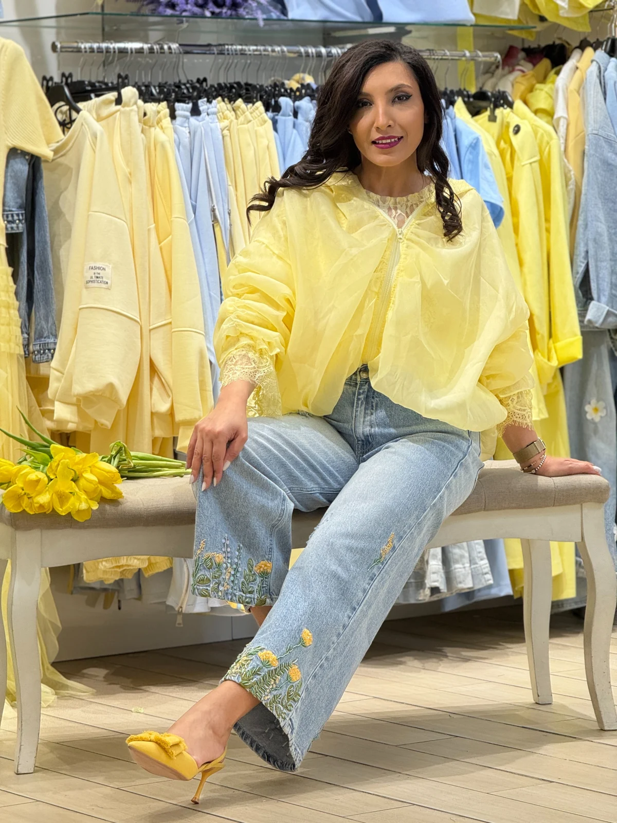 Blugi dama albastri cu flori si pietricele [6]