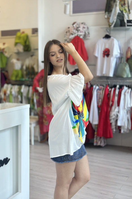 Bluza alba cu imprimeu floare colorata si pietricele [2]