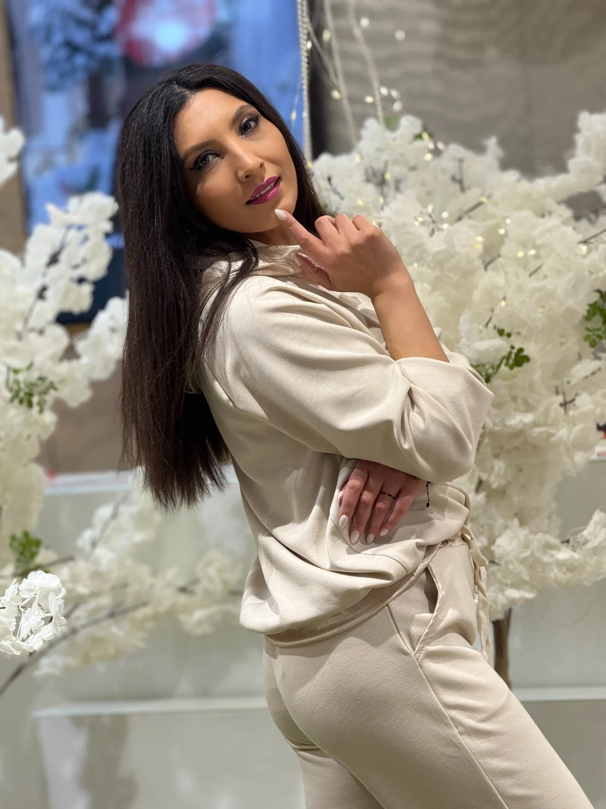 Bluza dama bej cu detaliu perforat Mickey Mouse [3]