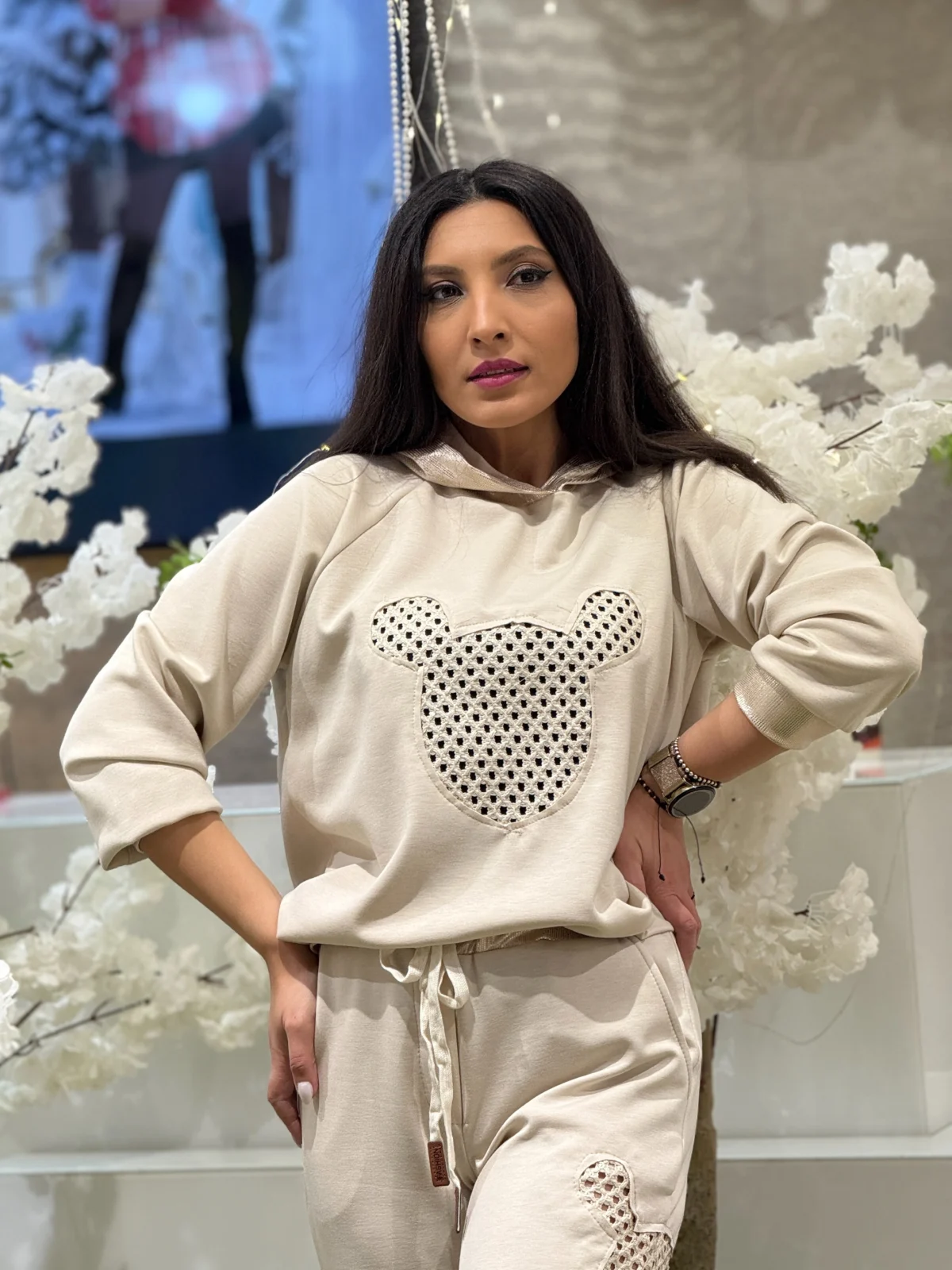 Bluza dama bej cu detaliu perforat Mickey Mouse