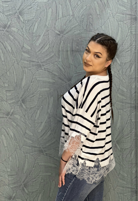 Bluza bej cu dungi orizontale si dantela [2]