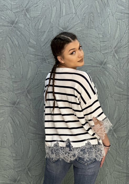 Bluza bej cu dungi orizontale si dantela [3]