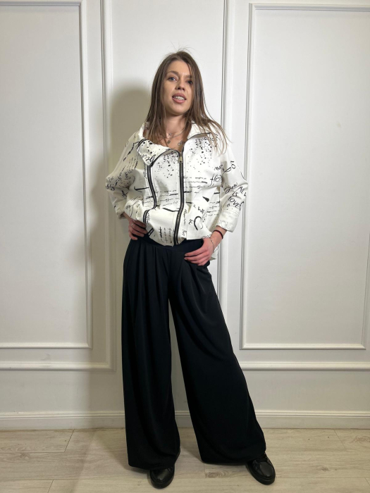 Bluza dama alba cu guler si imprimeu grafic negru [4]