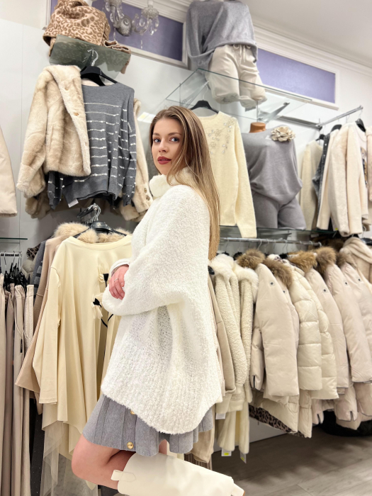 Bluza dama alba tricotata cu gat inalt [3]