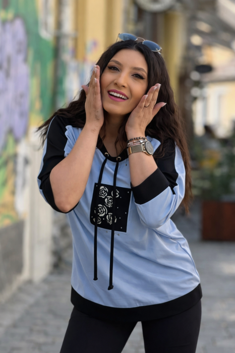 Bluza dama albastra cu imprimeu transdafiri si snur la gat [3]