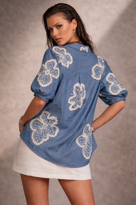 Bluza dama albastra cu nasturi si flori brodate [4]